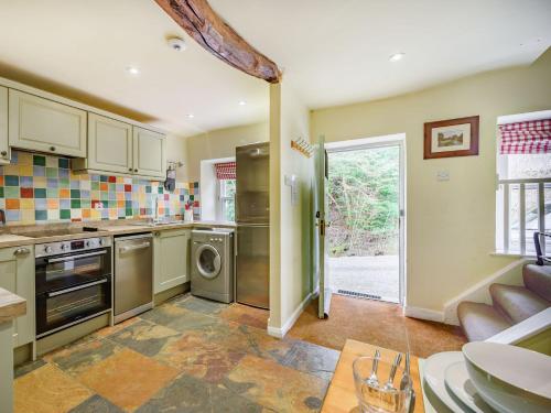 Η κουζίνα ή μικρή κουζίνα στο 3 Bed in Applethwaite SZ065
