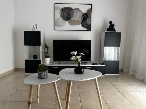Cozy Athena Apartment