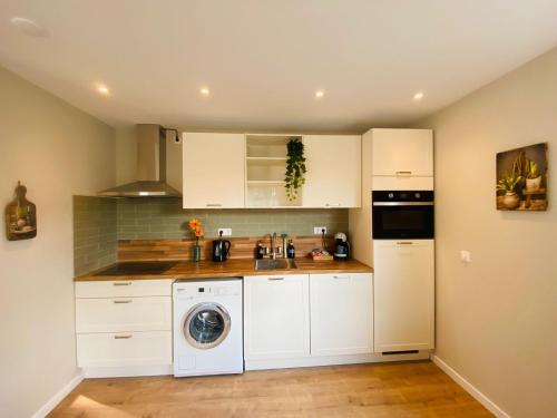 Η κουζίνα ή μικρή κουζίνα στο Morning Glory, huisje Forest