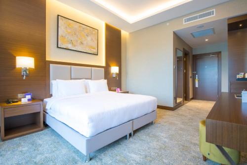 Кровать или кровати в номере Crowne Plaza Yalova by IHG