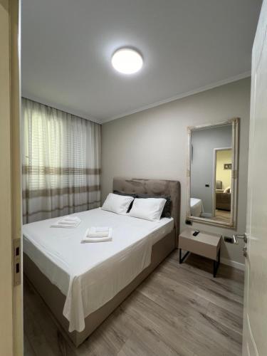Postel nebo postele na pokoji v ubytování Center View Luxury Apartment