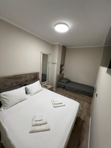 Postel nebo postele na pokoji v ubytování Center View Luxury Apartment