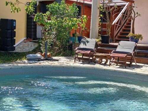 Piscina a LeuQuinze o a prop