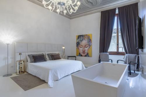 Ένα ή περισσότερα κρεβάτια σε δωμάτιο στο Luxury Apartment with big terrace in Florence