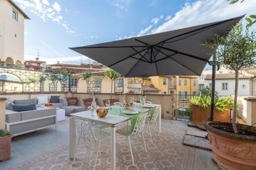 Luxury Apartment with big terrace in Florence