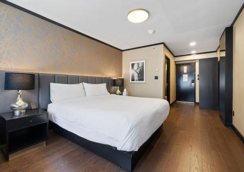 Katil atau katil-katil dalam bilik di Hudson Yards Hotel