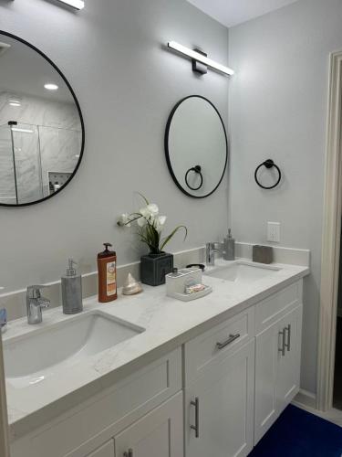 a bathroom with two sinks and a mirror at Spacious 1 Bdrm Studio Montrose in Houston