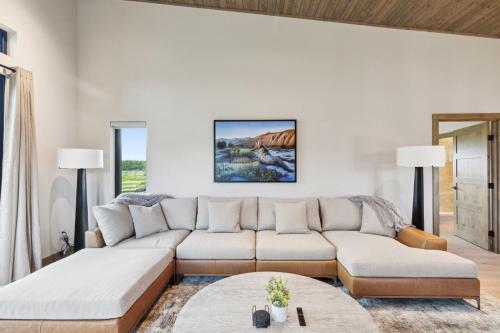 a living room with a couch and a table at Mara Luxury Cabins- Ponderosa in Hamilton