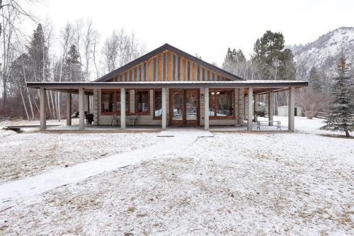 Private River Front Cabin durante el invierno