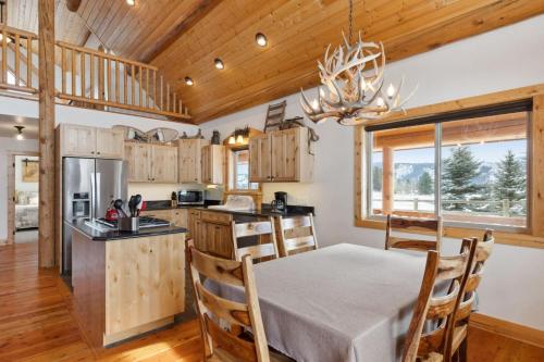 Dapur atau dapur kecil di Como Peaks Cabin