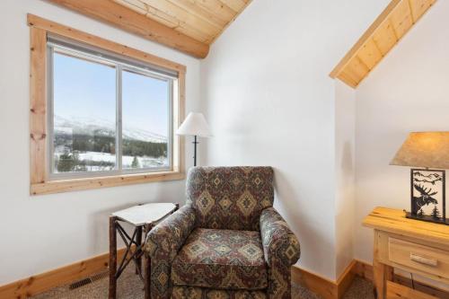 Ruang duduk di Como Peaks Cabin