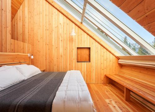 a bedroom with a bed and a skylight at The Skwala Lodge in Darby