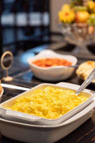 Makanan di atau berdekatan hotel