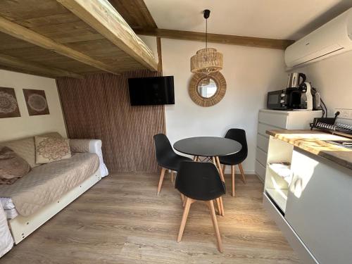 a small room with a table and chairs and a bed at La Floresta Suite in Sant Cugat del Vallès