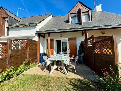 Maison à Carnac: 2 Chambres, 4 Couchages, Jardin, Parking, Proche Plage et Commerces - FR-1-377-46