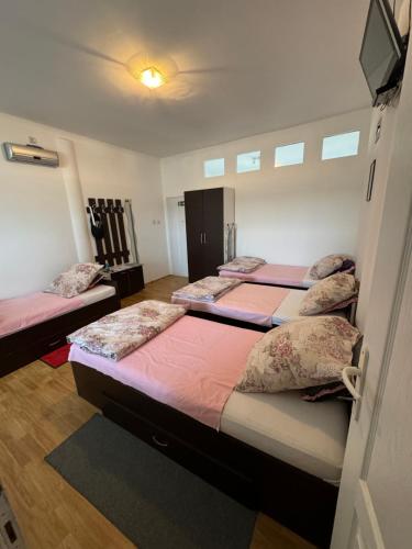 Una cama o camas en una habitación de Ana & Patrik #2