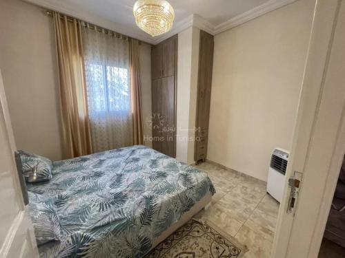 a bedroom with a bed and a window at location Saisonniere S2 a Sousse in Kasnadar