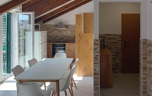 Pet Friendly Apartment In Sibenik With Wifi
