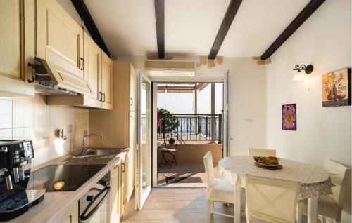 Cozy Home In Podstrana