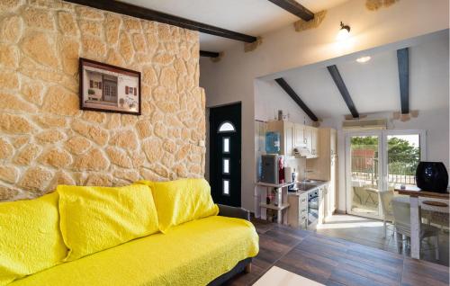 Cozy Home In Podstrana