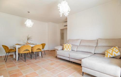 a living room with a couch and a table at Gorgeous Apartment In Itrabo With Wifi in Ítrabo