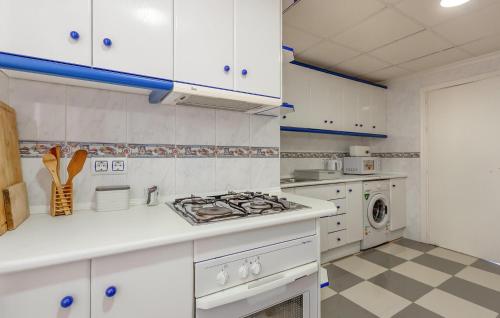 Awesome Apartment In Torrevieja With Wifi