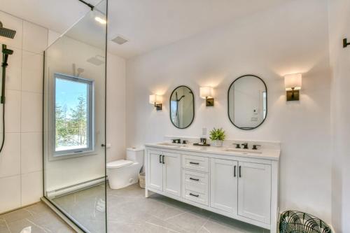 Koupelna v ubytování Le Montagnard Spa Sauna Piscine Privés