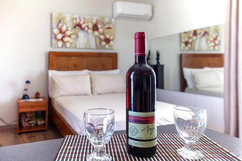 Loft condo next to metro station. Amazing view!