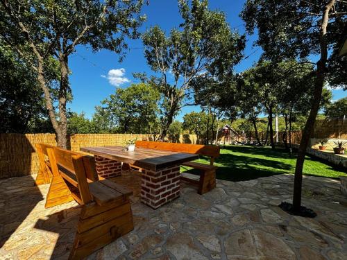 Vườn quanh Holiday home Bilini Dvori - house with swimming pool