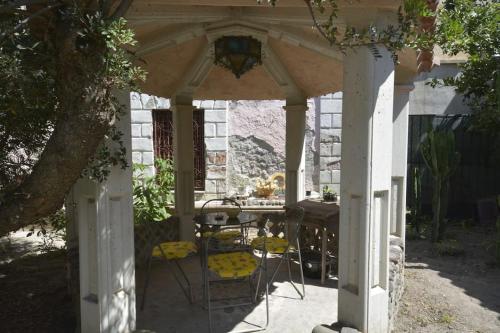 a white gazebo with a table and chairs at Appartement Gatti in Sorso