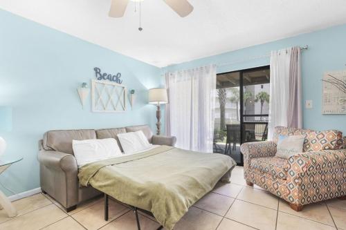 Χώρος καθιστικού στο Seaside Beach 2102- Beachside Ground floor
