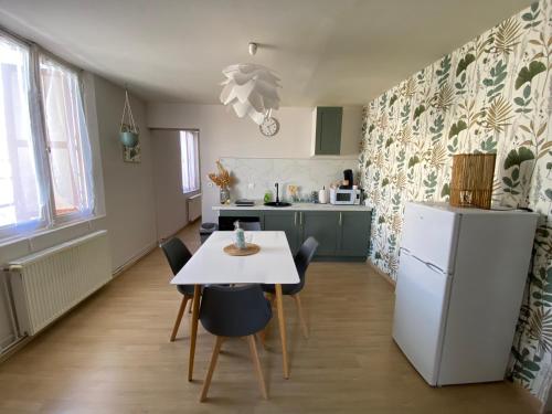 Kuchyň nebo kuchyňský kout v ubytování Copines'House