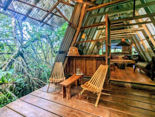 a tree house with two chairs and a table at La Isla Dulce in Lívingston
