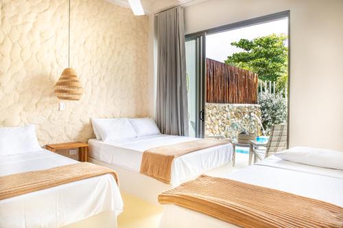 Postel nebo postele na pokoji v ubytování Ilukas & Resort Villas