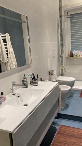 Business Home Piazza Cesare Battisti B&B Residenceにあるバスルーム