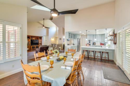 Galería fotográfica de 1 Mi to Applegate Park Zoo Pet-Friendly Home en Merced