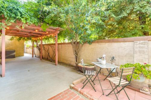Galería fotográfica de 1 Mi to Applegate Park Zoo Pet-Friendly Home en Merced