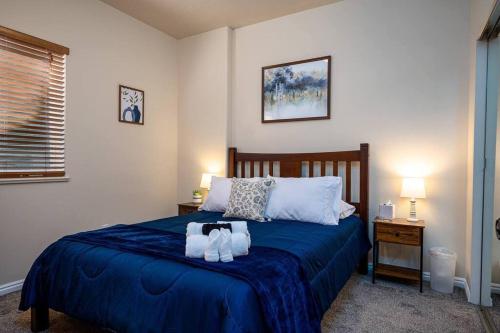 Voodi või voodid majutusasutuse Cozy, Comfy, Condo with Resort Amenities toas