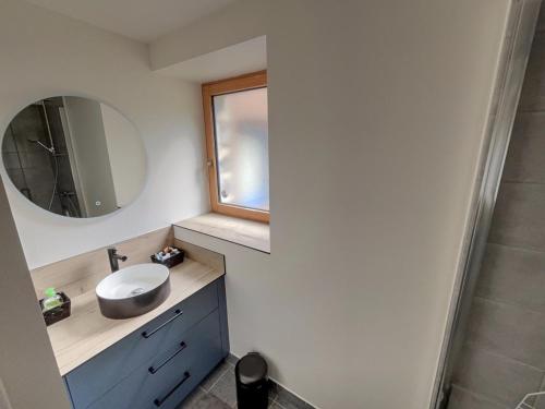 a bathroom with a sink and a mirror at Charmant Penty Breton, entre terre et mer, Tregunc in Trégunc