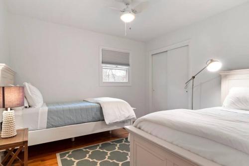 Ένα ή περισσότερα κρεβάτια σε δωμάτιο στο Whooping Hollow Haven