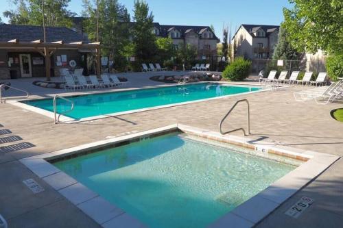 Πισίνα στο ή κοντά στο Eden Mountain Retreat