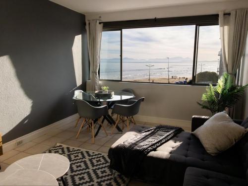 Χώρος καθιστικού στο Romilly 32 Beachfront