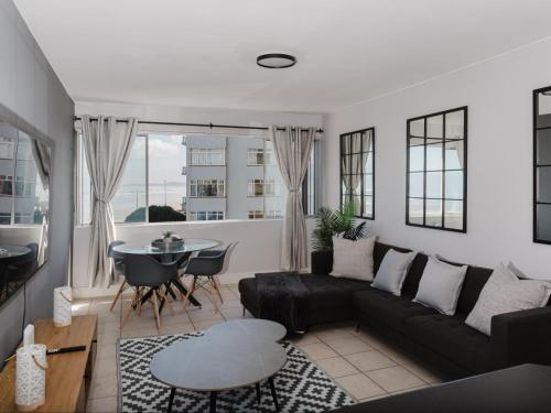 Χώρος καθιστικού στο Romilly 32 Beachfront