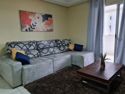 a living room with a couch and a table at Burle Marx Centro 4 quart, portaria 24h,área nobre in Montes Claros