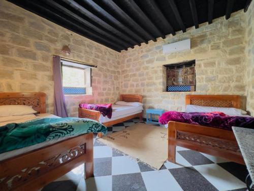 Ένα ή περισσότερα κρεβάτια σε δωμάτιο στο Zad Elmosafer Villa - Tunis Village