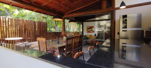 a kitchen and living room with a table and chairs at Quinta da Pedra do Elefante in Petrópolis