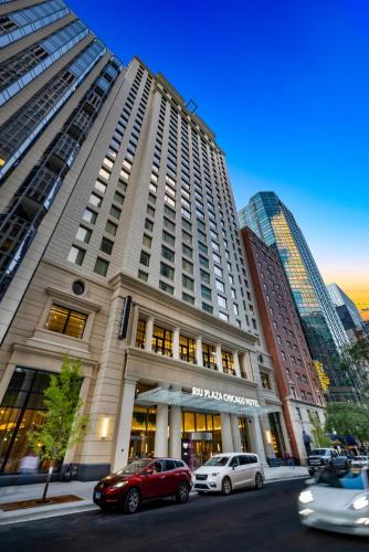a large building with cars parked in front of it at Riu Plaza Chicago in Chicago