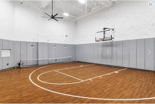 a gym with a basketball hoop and a basketball court at King Bed, Parking, Near Stadium in Cincinnati