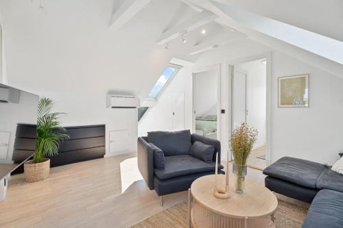 Ruang duduk di Great and modern apartment with wifi and new furniture