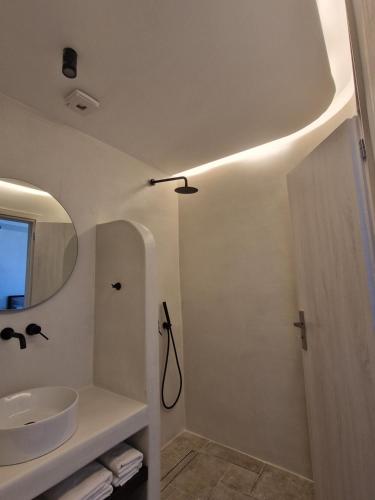 Koupelna v ubytování Santozen Suites